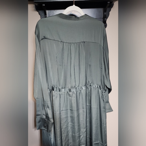 H&M Camo green silky long sleeve dress in 4X - Picture 3 of 6